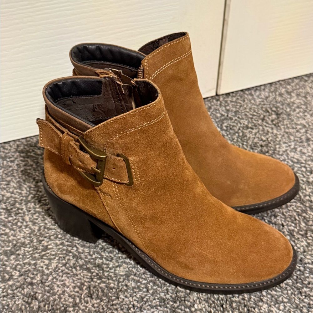Steve Madden Tan Suede Ankle Booties‎
